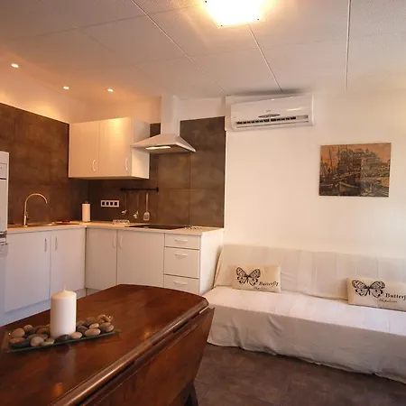 Lets Holidays Cozy 70 M. From The In Tossa 아파트