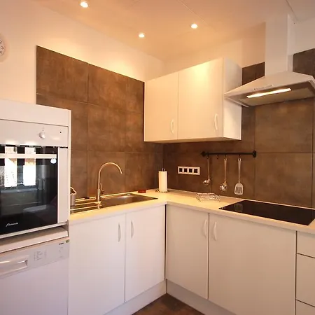 Lets Holidays Cozy 70 M. From The In Tossa 아파트 *
